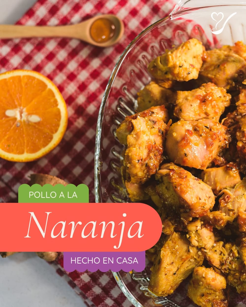 Pollo a la naranja hecho en casa, en bowl de vidrio